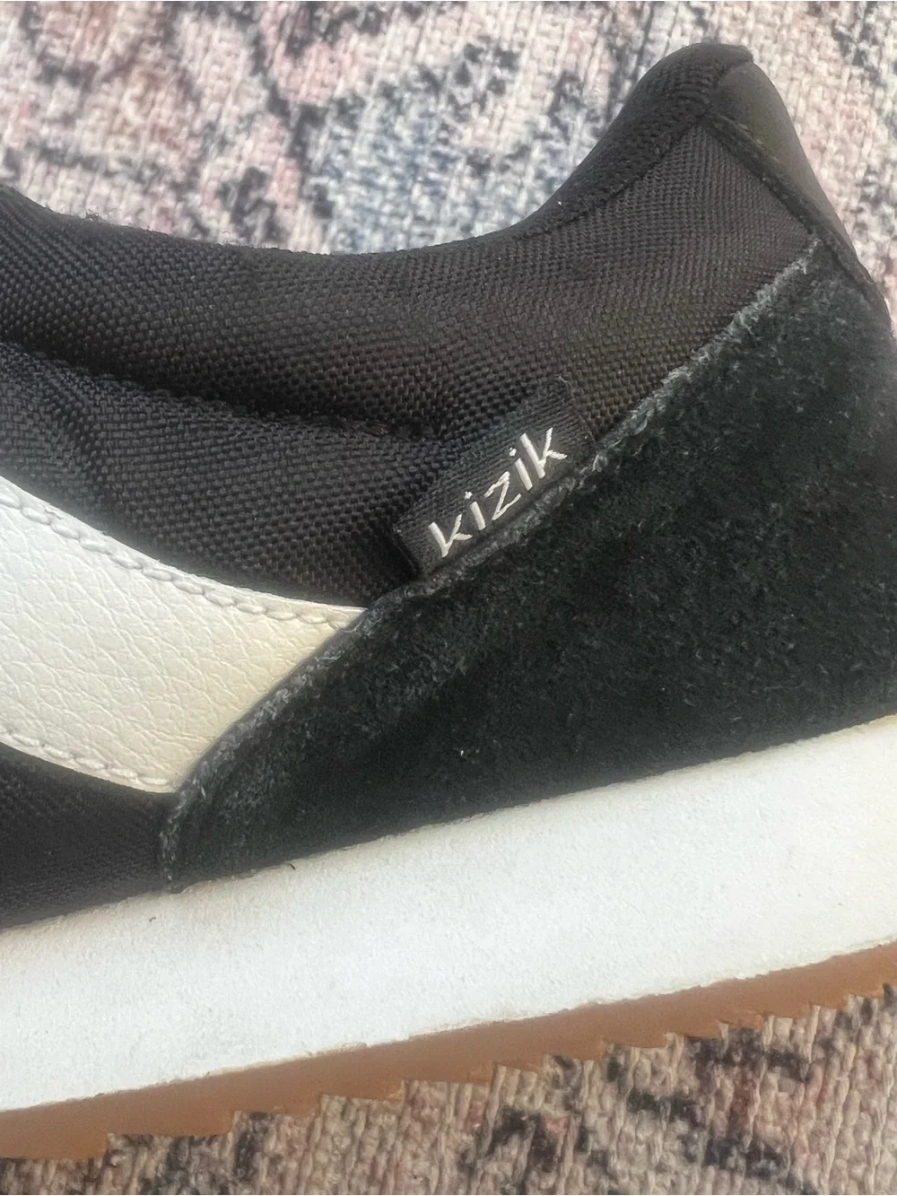 Kizik Milan Black and White Suede Hands-Free Sneakers Unisex Size 11.5 Women’s